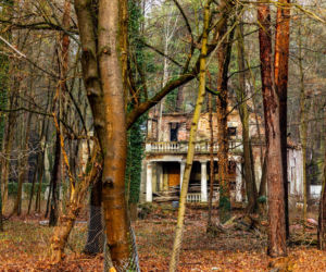 Opuszczona willa w Konstancinie