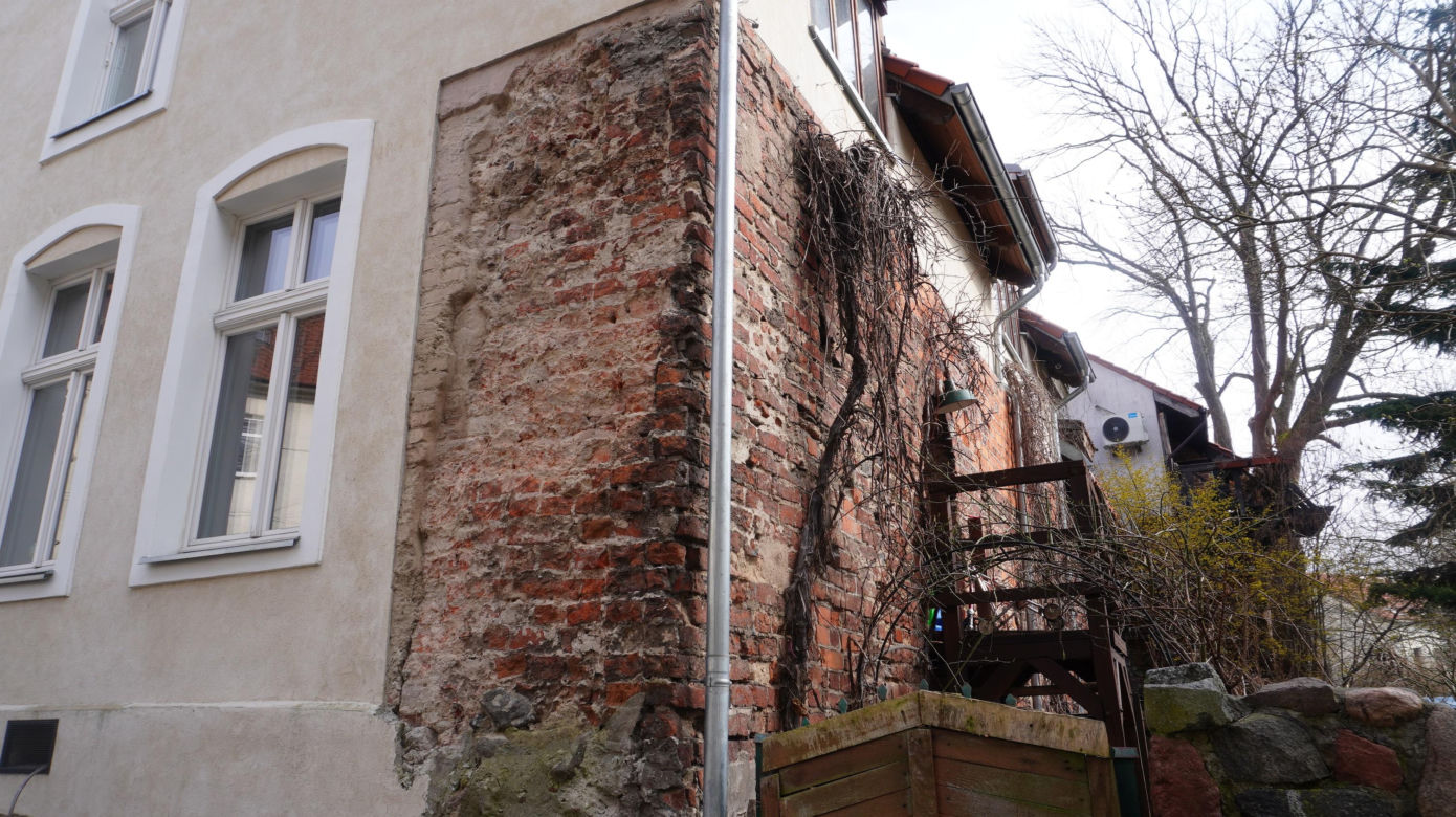 W Olsztynie były trzy bramy obronne. Z niektórych pozostały tylko ruiny