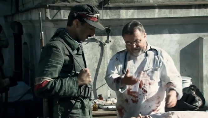 Czas honoru Powstanie odc. 10. Lekarz (Edward Miszczak), Romek (Piotr Żurawski)