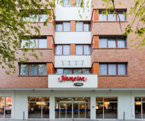 Hotel Hampton by Hilton3