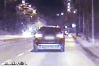 Nielegalne wyścigi w Gorzowie. Jeden z kierowców chciał ścigać się z policjantami [WIDEO]