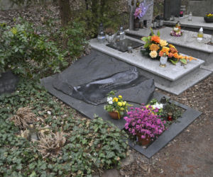 Tak wygląda grób prof. Jadwigi Staniszkis dwa lata po śmierci