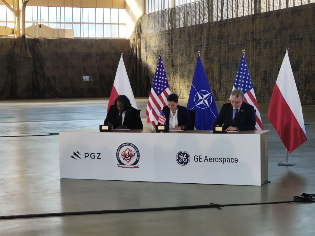 W Dęblinie powstaje hub do serwisowania śmigłowców Apache