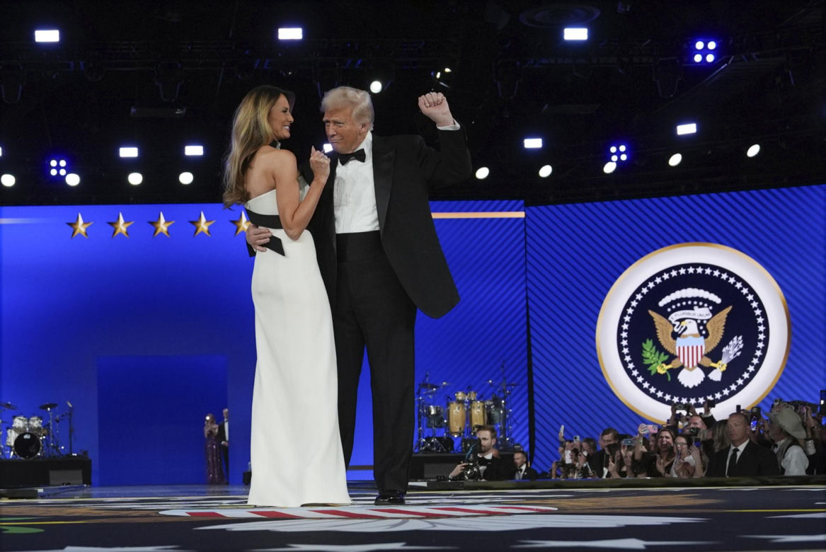 Pierwszy taniec pierwszej pary! Tak Donald Trump i Melania świętowali zaprzysiężenie