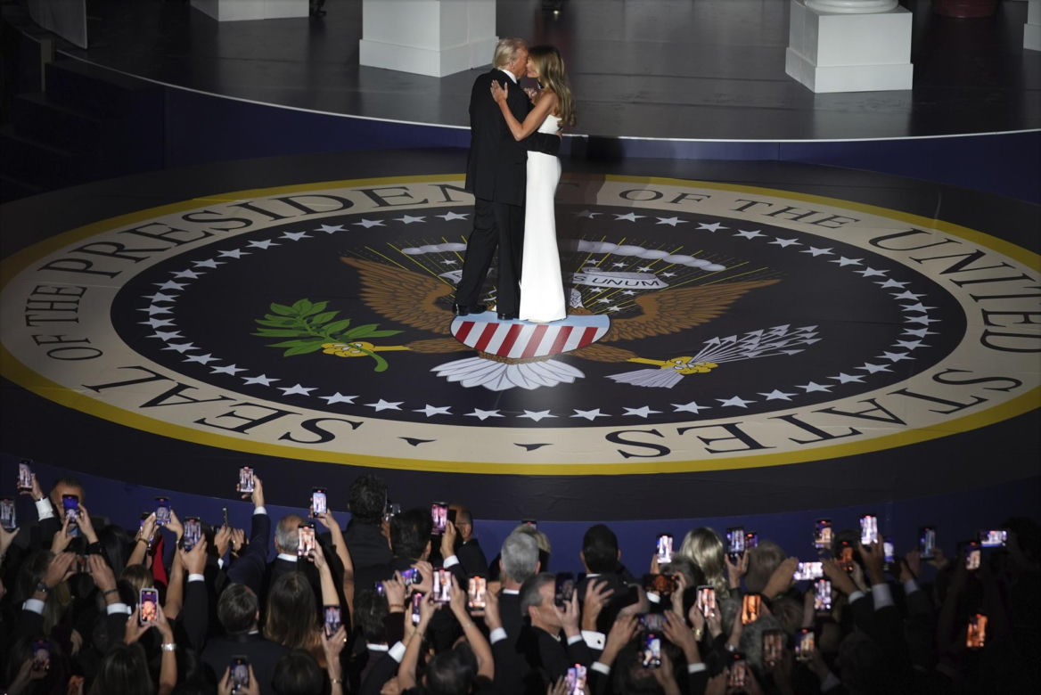 Pierwszy taniec pierwszej pary! Tak Donald Trump i Melania świętowali zaprzysiężenie