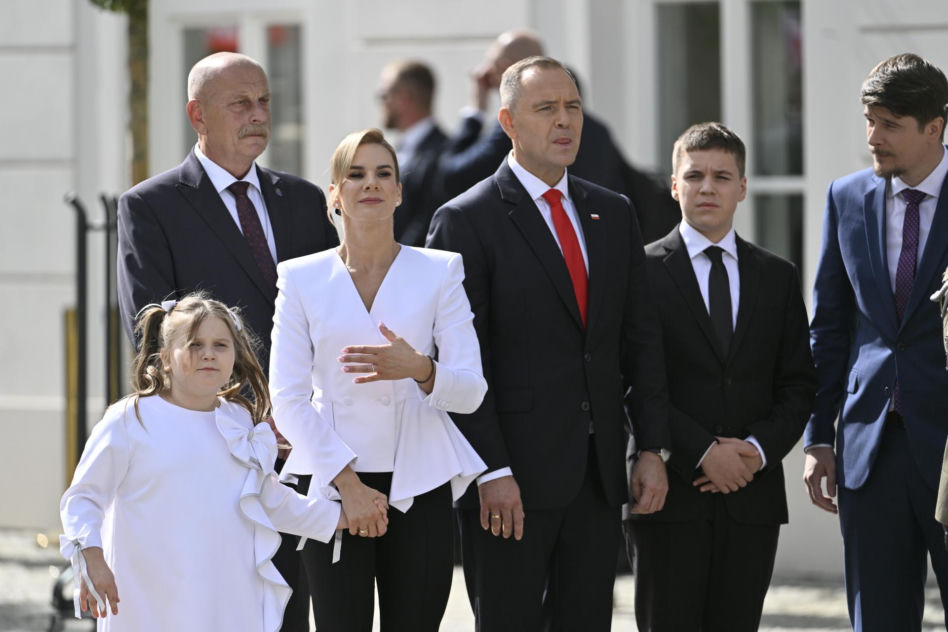  Kasia Nawrocka na biało czekała na rodziców 