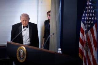 Był szef FBI oskarżony o groźby zabicia Donalda Trumpa. Poszło o zdjęcie z plaży