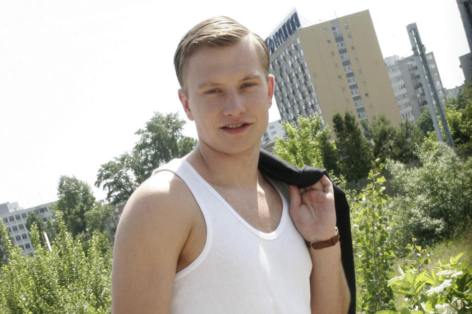Od nastolatka z "Na Wspólnej" do eleganckiego mężczyzny. Tak zmieniał się Jakub Wesołowski