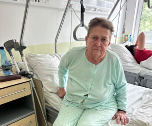 „Nie chce mi się już żyć”. Oddała rodzinie majątek i została na lodzie? Dramat 74-latki z Ostródy 