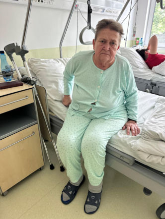 „Nie chce mi się już żyć”. Oddała rodzinie majątek i została na lodzie? Dramat 74-latki z Ostródy 