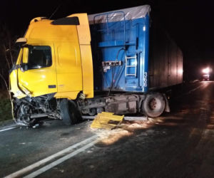 Tragiczny wypadek w Jeziorach Wielkich! Nie żyje młody kierowca! [ZDJĘCIA]