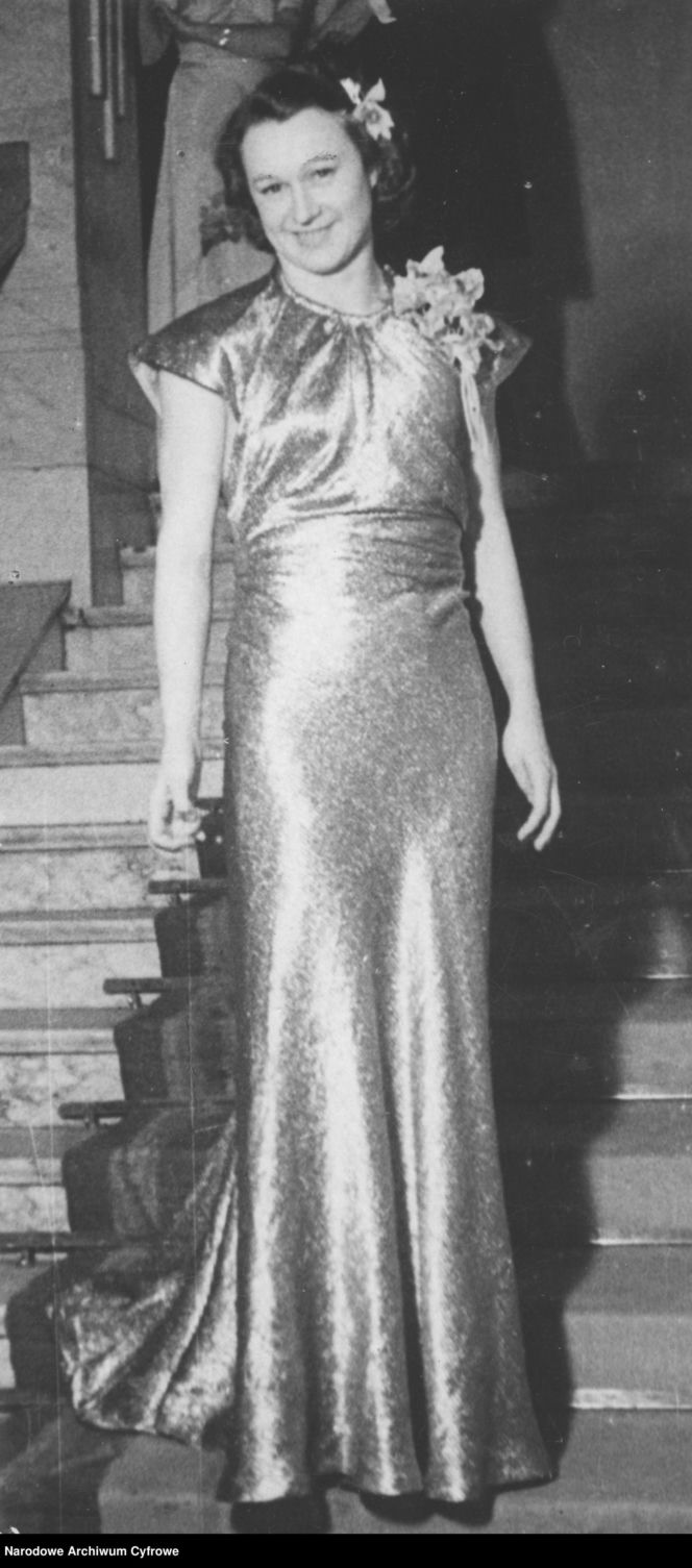 Sylwestrowe bale w II RP. Elegancja, szampan i mazur o północy