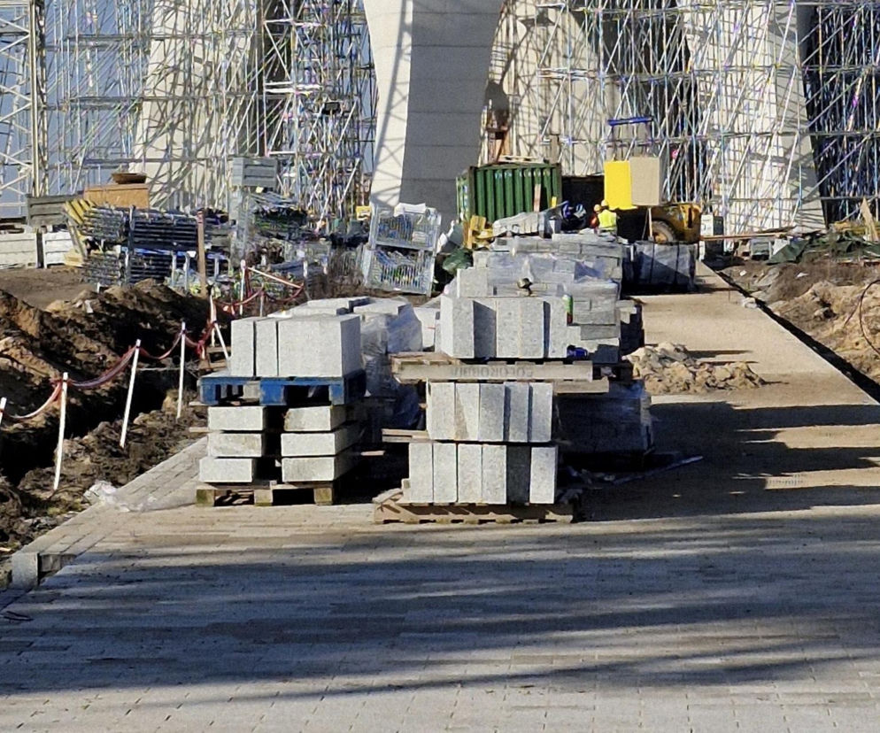 Spadł z wysokości podczas budowy gigantycznego pomnika Matki Boskiej