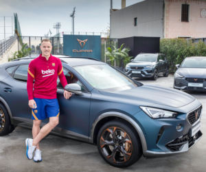 Piłkarze FC Barcelona w nowych samochodach marki Cupra