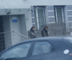 Rafał Olbrychski wychodzi z komisariatu