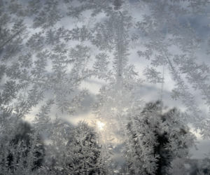 Mróz daje się we znaki kierowcom. Ale służby stoją na straży