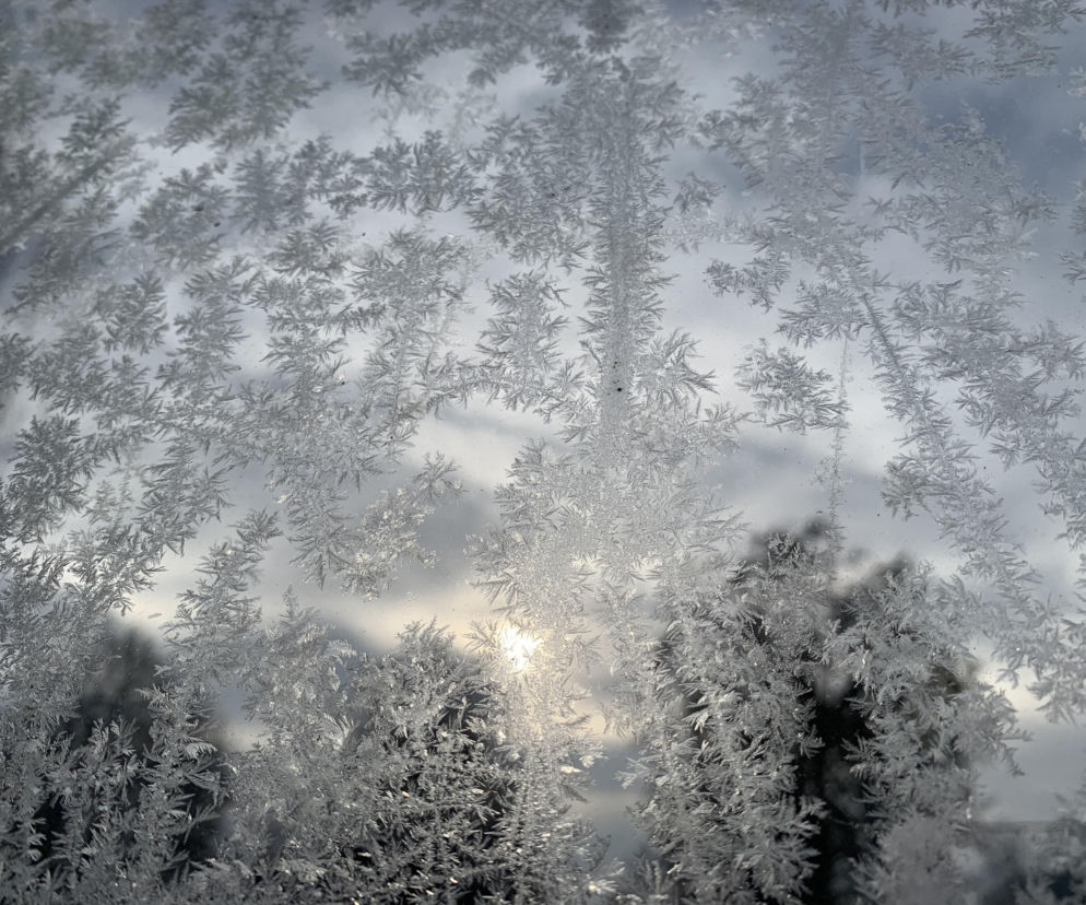 Mróz daje się we znaki kierowcom. Ale służby stoją na straży