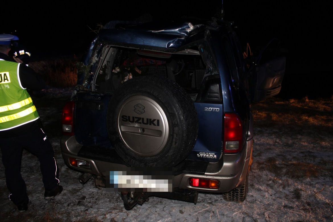 Ich auto wpadło do stawu! Obaj zginęli. Potworna tragedia tuż przed świętam [ZDJĘCIA]