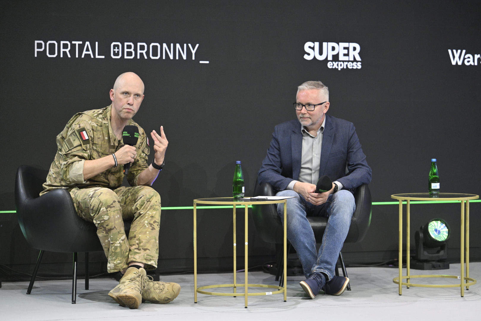 Warszawskie Targi Obronne. Scena Biała. Fire chat: Gen. Chmielewski o pasji do cyberbezpieczeństwa i i ekstremalnego biegania