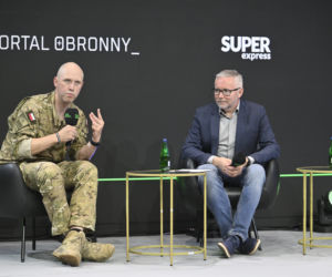 Warszawskie Targi Obronne. Scena Biała. Fire chat: Gen. Chmielewski o pasji do cyberbezpieczeństwa i i ekstremalnego biegania