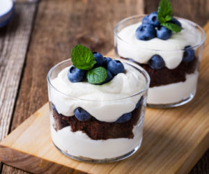Trifle z mascarpone i borówkami amerykańskimi
