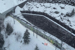 Szwajcaria/ Wykoleił się pociąg w Alpach, trwa akcja ratunkowa
