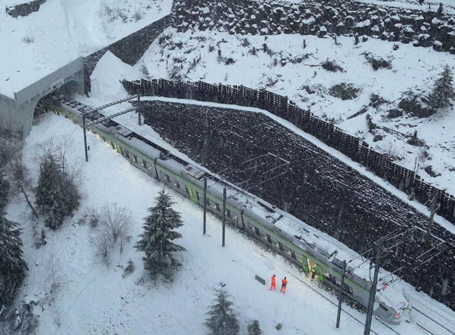 Szwajcaria/ Wykoleił się pociąg w Alpach, trwa akcja ratunkowa