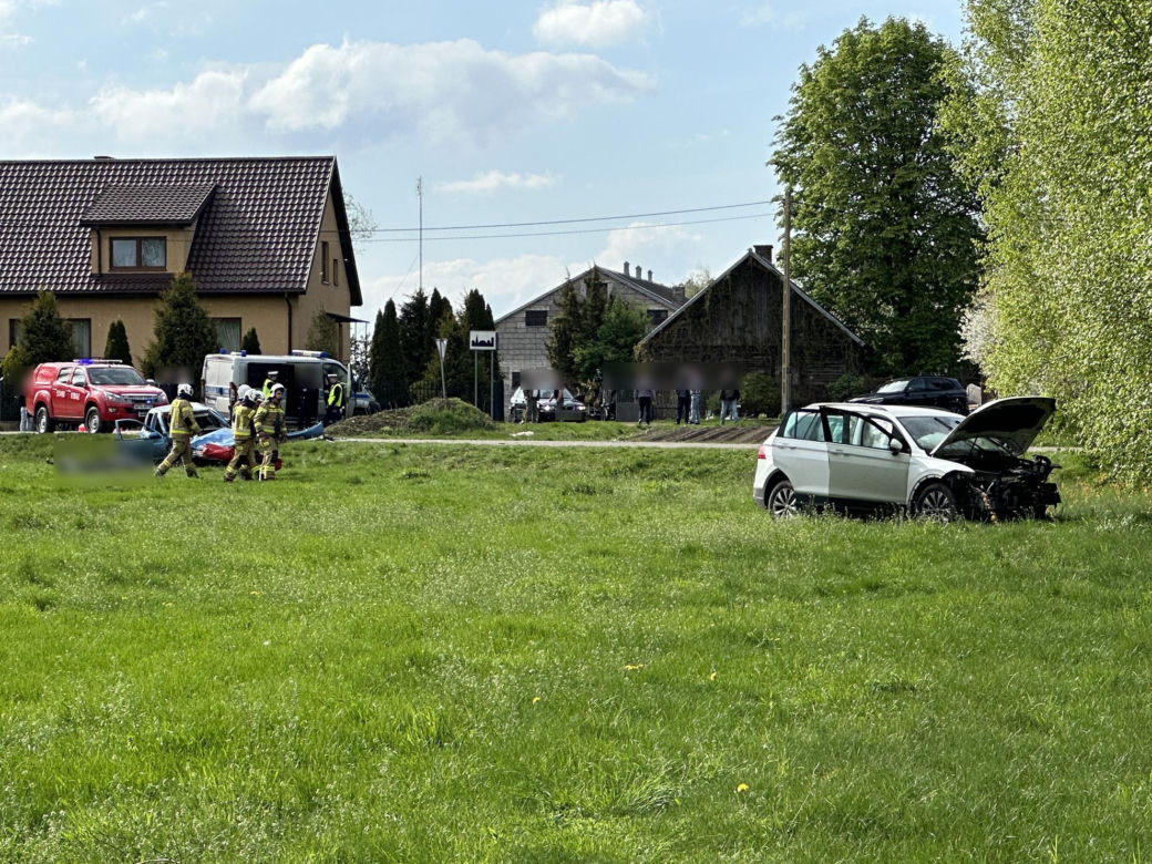 Śmiertelny wypadek pod Płockiem. Jedna osoba nie żyje i wielu rannych. 13-latka walczy o życie