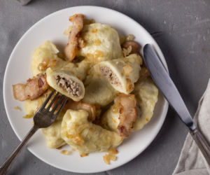 Dzyndzałki z mięsem: pierogi z restauracji Smaki Mazur w Mrągowie