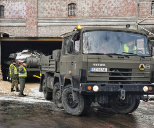 Katowice: Do kopalni Wujek wjechał czołg. To nowy eksponat muzealny [ZDJĘCIA]