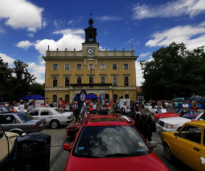 Klasyki motoryzacji na Rynku w Ostrowie Wielkopolskim