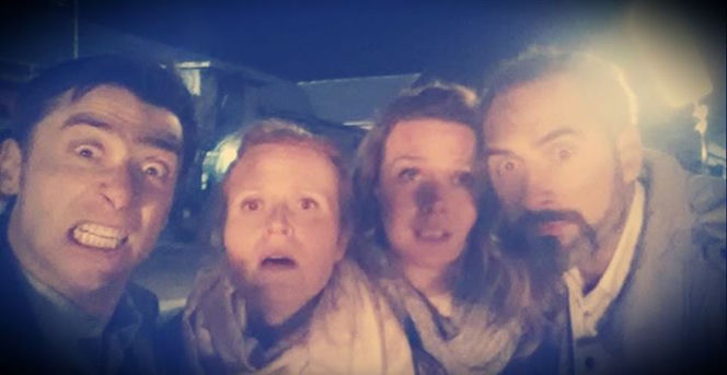 M jak miłość. Kacper Kuszewski (Marek), Dominika Kluźniak (Ewa), Tamara Arciuch (Anna), Jacek Kopczyński (Adam Werner) na planie