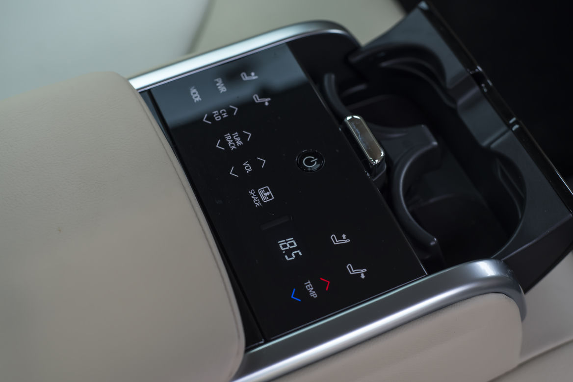 Toyota Camry 2.5 Hybrid Dynamic Force 218 KM e-CVT Executive