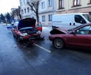 Zelów. Prowadził z prawie 4 promilami. Nagle zjechał na czołówkę z mitsubishi