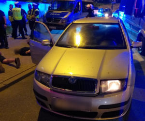 Katowice: Pseudokibice wjechali autem w grupę policjantów!