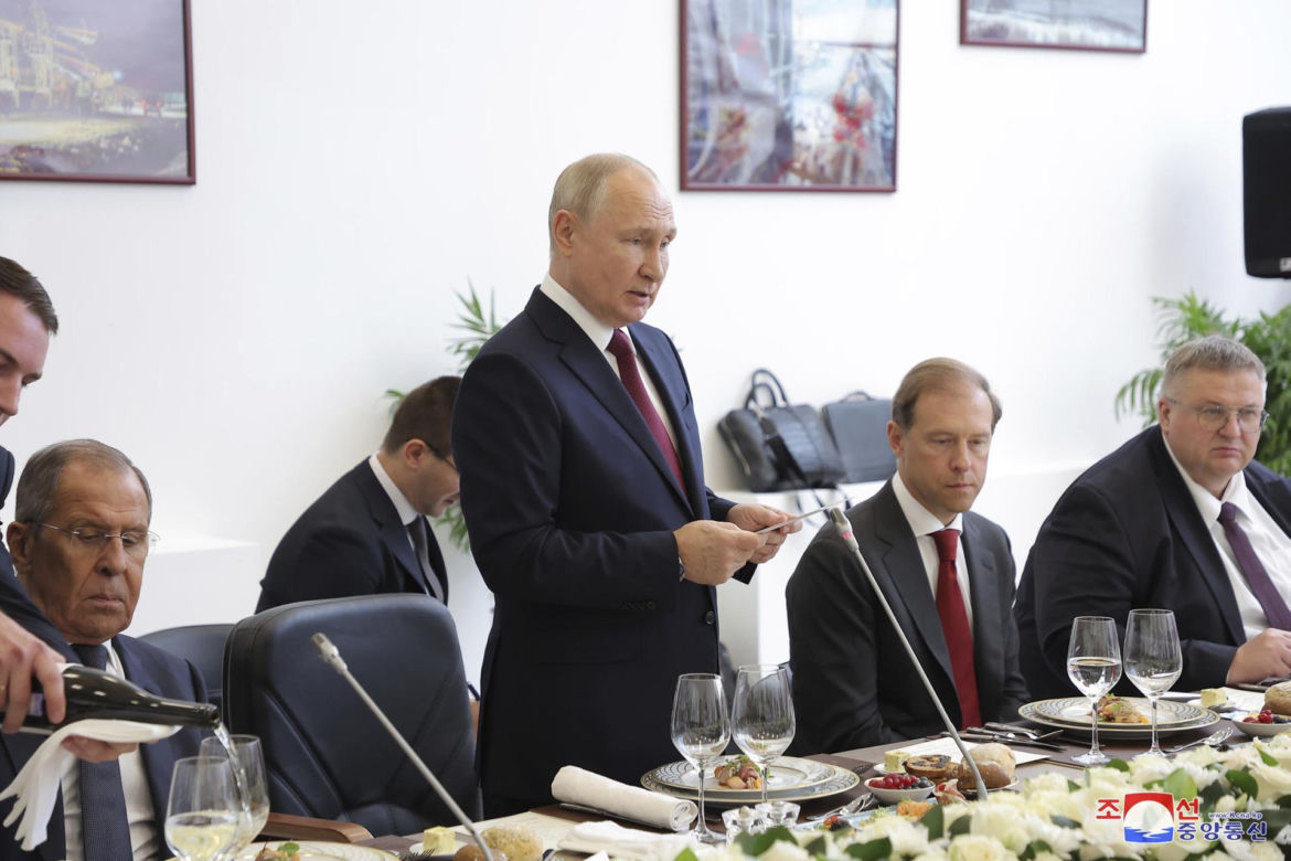 Nie uwierzysz, co Putin pokazał Kim Dzong Unowi! Wielki mors zrobił to na jego oczach