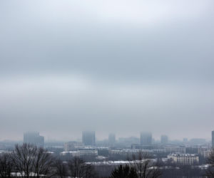 Krosno w objęciach chmur 20.11.2025. Czy to cisza przed burzą śnieżną?