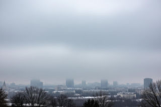 Krosno w objęciach chmur 20.11.2025. Czy to cisza przed burzą śnieżną?