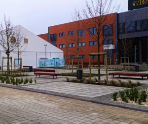 Plac przed Netto Areną po przebudowie