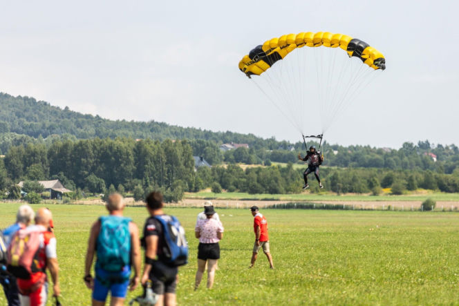 Zawody spadochronowe w Masłowie 2025