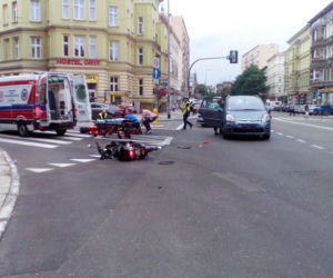 Zderzenie samochodu i skutera w centrum Szczecina