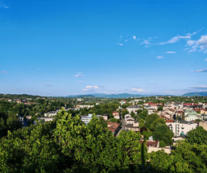 To jedno z najstarszych miast na Śląsku. Jest stolicą historycznej krainy