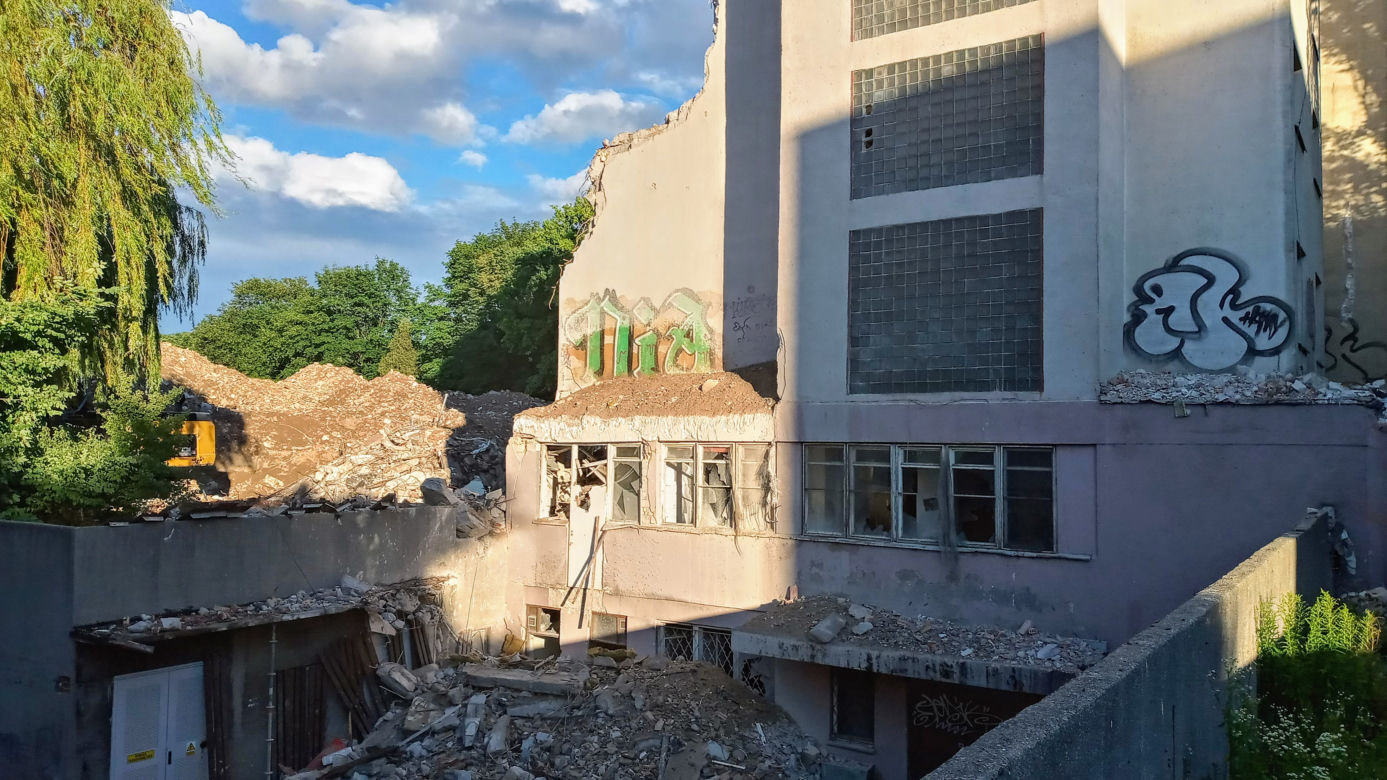 Rozbiórka Domu Marynarza - lipiec 2020