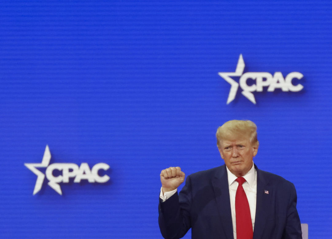 Agenci FBI w posiadłości Donalda Trumpa. Szukali tajnych dokumentów