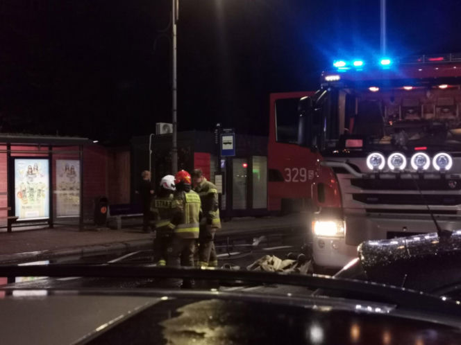 Spłonęło kilkanaście boksów. Nocny pożar targowiska w centrum Katowic