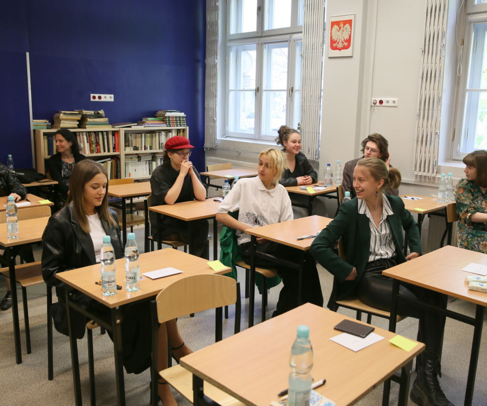 Matura była prosta! Warszawscy uczniowie skończyli egzamin z uśmiechem na ustach