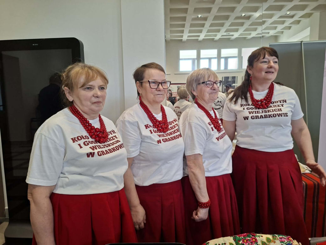 Starachowice tętnią tradycją! Trwa pierwszy Festiwal Kół Gospodyń i Gospodarzy Wiejskich „Lokalne pasje”
