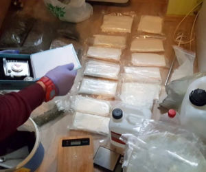13 kg narkotyków w Bydgoszczy. Policja zatrzymała małżeństwo oraz ich znajomego