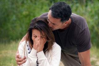 Barwy szczęścia, odcinek 3371: Tragiczny powrót Kasi i Mariusza do Brzezin. Padną wieści o wypadku!