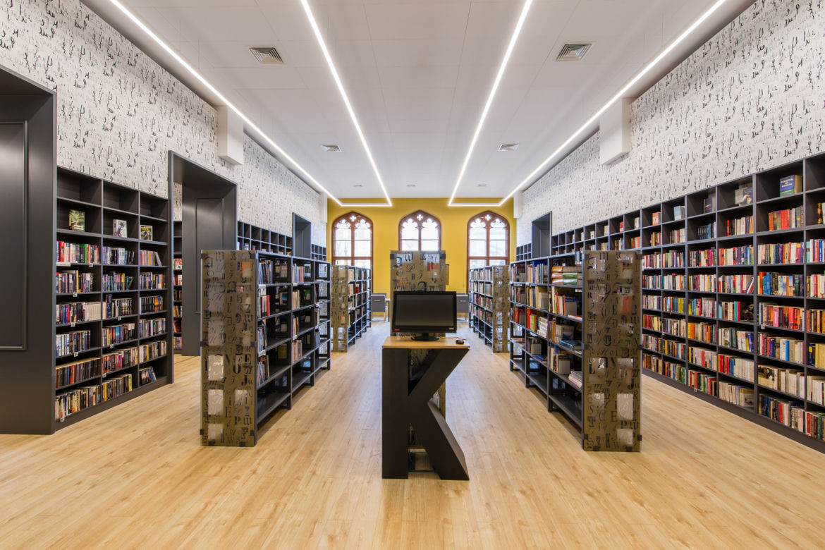 Biblioteka na dworcu Wrocław Główny